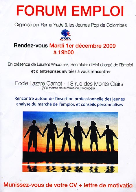 Affichettes collées dans les rues de Colombes.