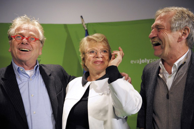 Le temps d'un cliché, Daniel Cohn-Bendit emprunte les lunettes d'Éva Joly - AFP / Bertrand Guay - 30/01/2012