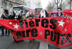 Un collectif d’associations de défense des droits des prostitués, le 22 mars 2008 à Paris - AFP / Pierre Verdy