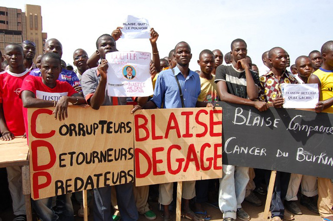 Manifestation à Ouagadougou sur le coût de la vie et contre le regime de Compaoré, Ouagadougou, le 30 avril 2011. - Photo : AFP / Ahmed Ouoba