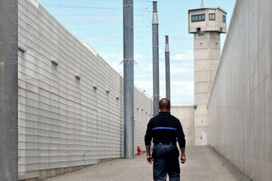 Pourquoi se suicide-t-on plus dans les nouvelles prisons ?