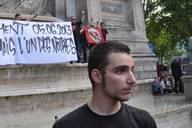 Imposant et émouvant rassemblement parisien pour Clément Méric