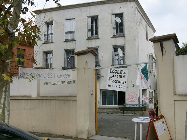 Illustration - La mairie de Perpignan leur dit « Bouge-toit de là ! »