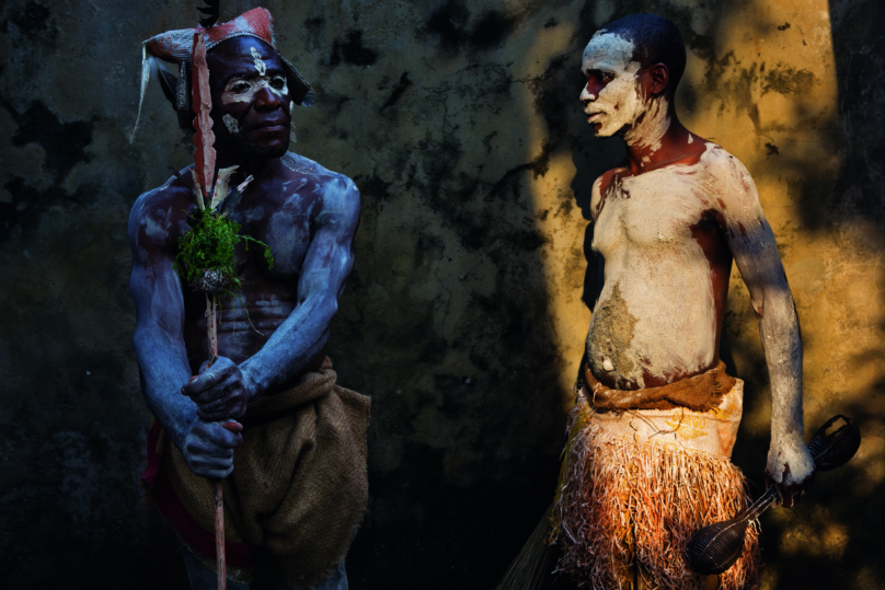 Dans Kinshasa la capitale du Congo, ces Pygmées originaires de la province de l'Équateur continuent à perpétuer leurs traditions afin que les jeunes n'oublient pas leurs racines, mais aussi que les ancêtres continuent à les protéger. - Pascal Maitre