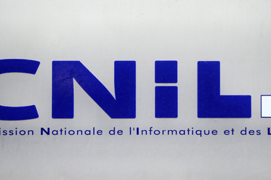 Fifi et Zaza sont dans un bateau…