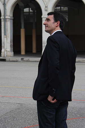 Illustration - La minute où Éric Piolle a changé de veste - Eric Piolle, nouveau maire de Grenoble (Crédits : Patrick Piro/Politis)