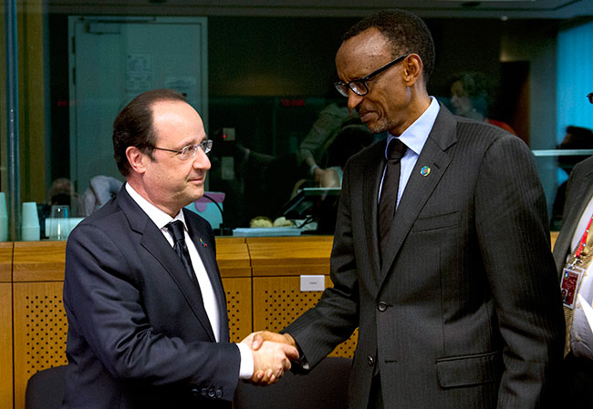 Illustration - Rwanda: Le retour d’un débat sans fin - François Hollande et Paul Kagamé, le 2 avril 2014, à Bruxelles (ALAIN JOCARD / POOL / AFP).