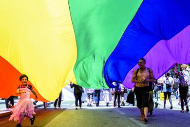 Gay Pride : Défilé en ordre dispersé