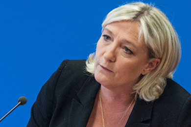 Marine Le Pen ne veut voir qu’une seule tête. La sienne.
