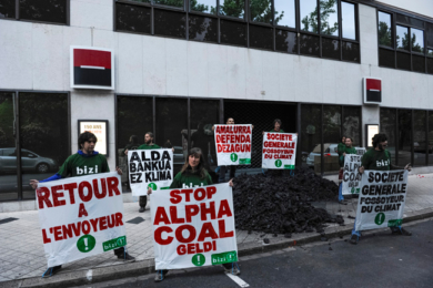 Trois banques françaises se retirent d’un projet de mine menaçant la Grande Barrière de corail