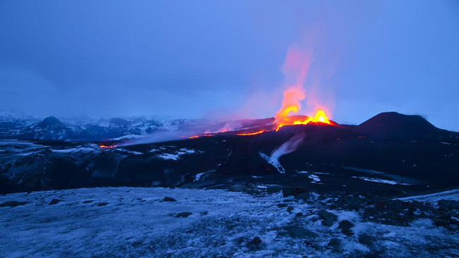 Le volcan islandais Eyjafjöll en éruption 
