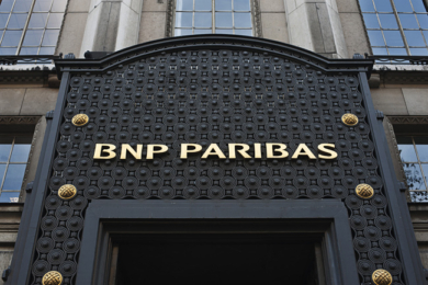 Vol de chaises à la BNP : le porte-parole d’Attac convoqué pour « vol en réunion »