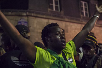 Du Bois Dormoy à la caserne désaffectée, la journée chaotique des migrants de La Chapelle