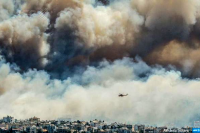 #ThisIsACoup : les foyers d’incendies couvent en Grèce