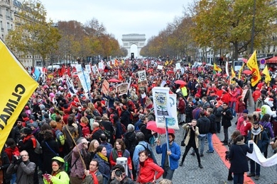 Climat : manifestation pacifique et déterminée dans tout Paris