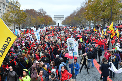 Climat : la société civile s’affiche dans la rue, pacifique et déterminée