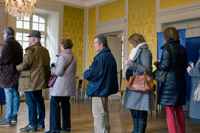 Régionales: la droite prend la tête des deux tiers du pays