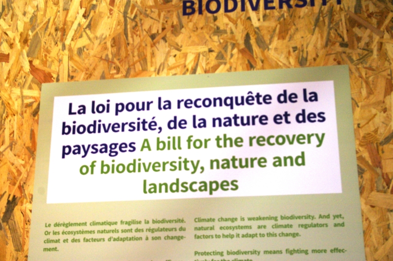 Illustration - Climat: coulisses de la conférence COP 21 (7) Promenade  dans les pavillons nationaux.La France vend lesvertus d'une loi sur la biodiversité non votée... 