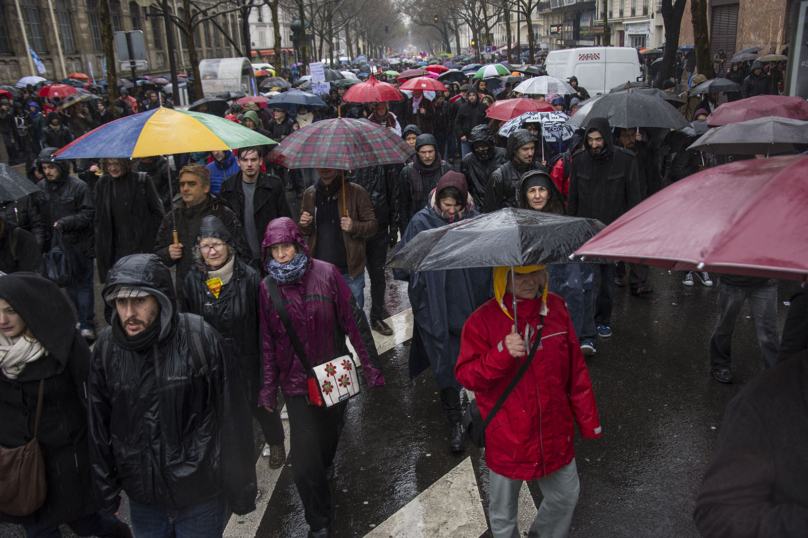 À Paris, un rassemblement d’envergure, malgré des tensions