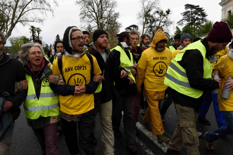 300 militants perturbent le sommet du pétrole off-shore à Pau