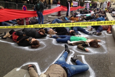 En direct. Mobilisation contre le Sommet International du pétrole de Paris