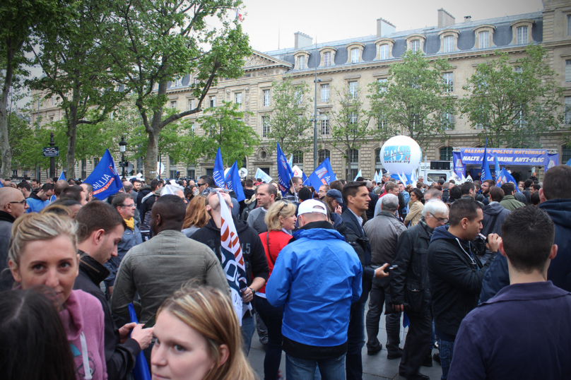 Manifestation contre la «haine anti-flic»: Une place de la République privatisée