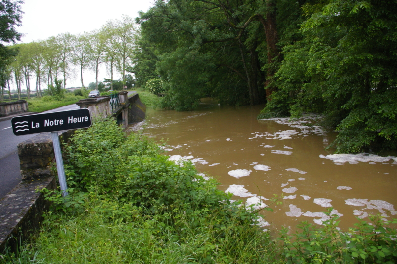 Inondations: la lourde responsabilité des maires bétonneurs de rivières