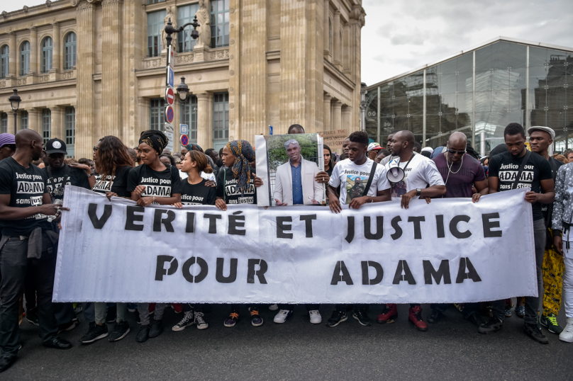 Mort d’Adama Traoré : Bernard Cazeneuve botte en touche