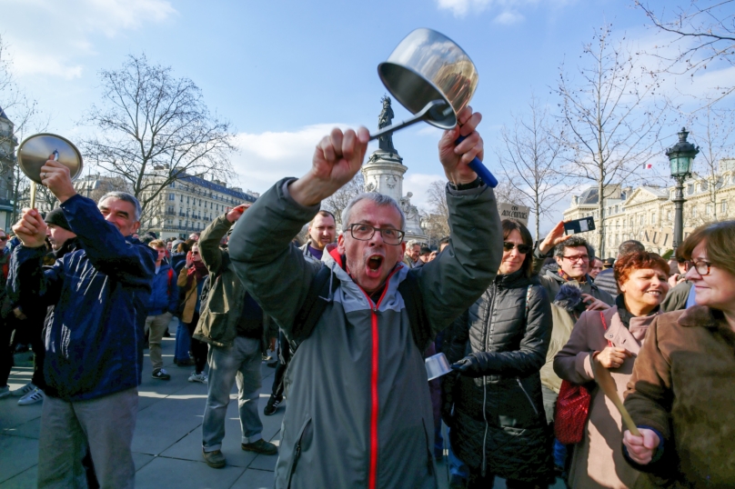 En France, le mouvement contre la corruption est lancé