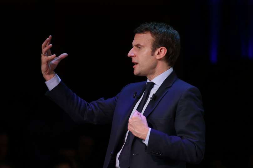 Macron ne rime pas avec colon
