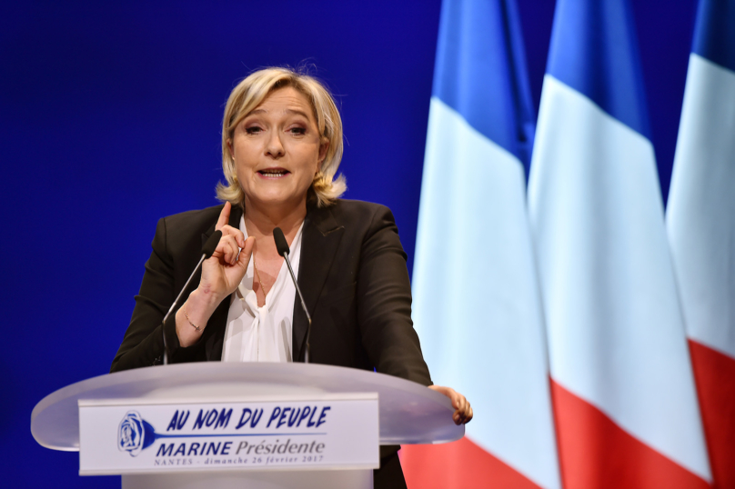 Marine Le Pen menace les fonctionnaires