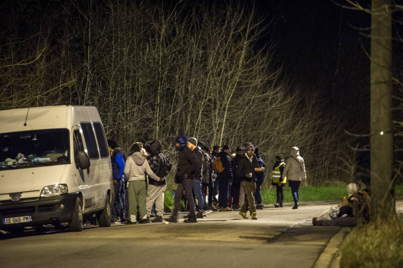 Calais : ni pain ni douche pour les migrants