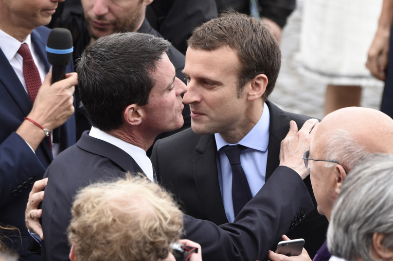 Les petits pas de Manuel Valls vers Emmanuel Macron