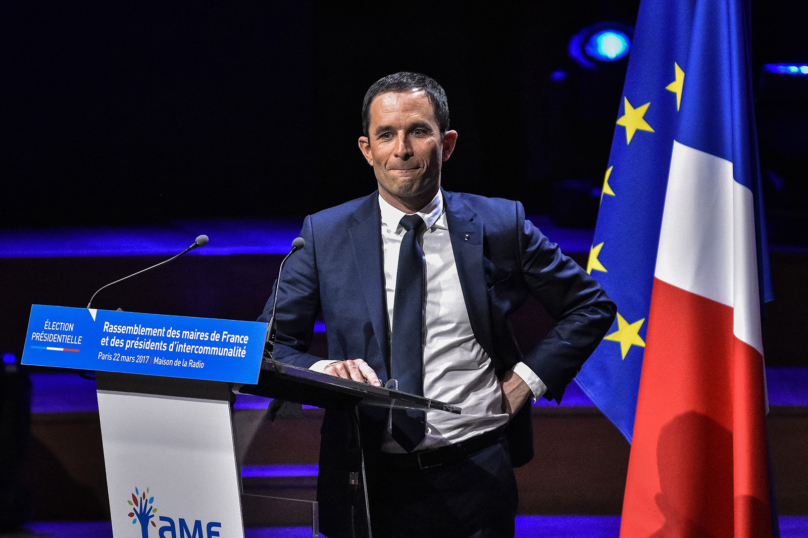 Hamon remanie son programme