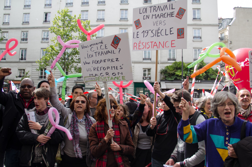 La société civile divisée sur le vote Macron