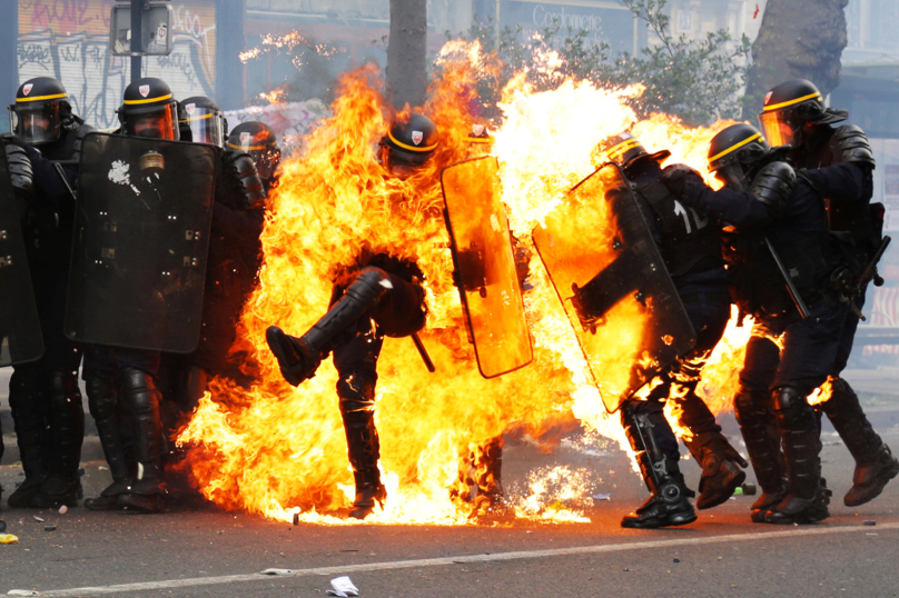 Des syndicats condamnent les violences du 1er Mai envers la police