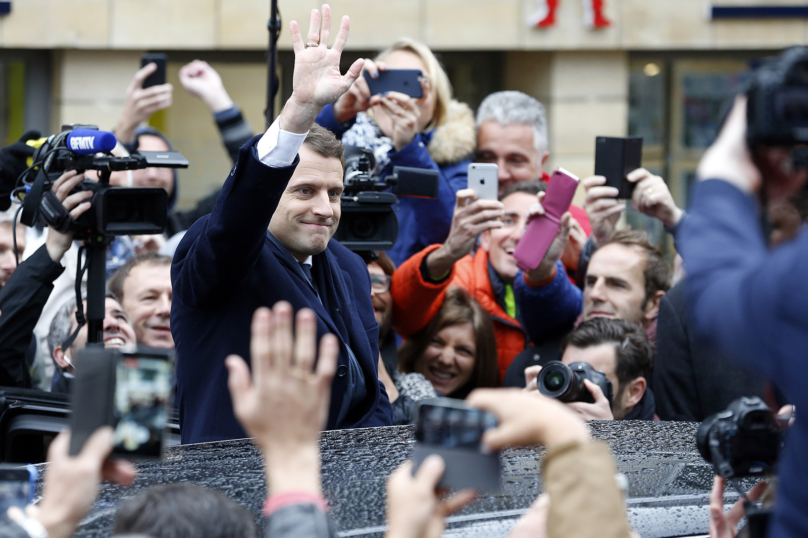 Emmanuel Macron, élu malgré une forte abstention