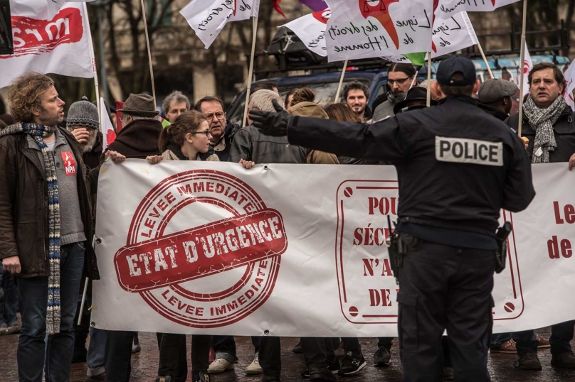 Des associations dénoncent le projet de loi banalisant l’état d’urgence