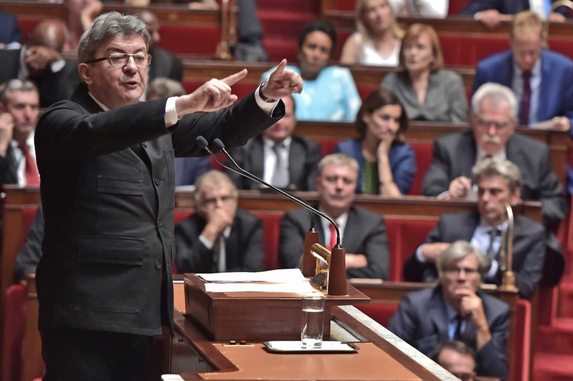 Mélenchon au Premier ministre : « Méfiez-vous des petits riens ! »