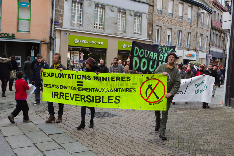 En Bretagne, un festival contre les projets miniers