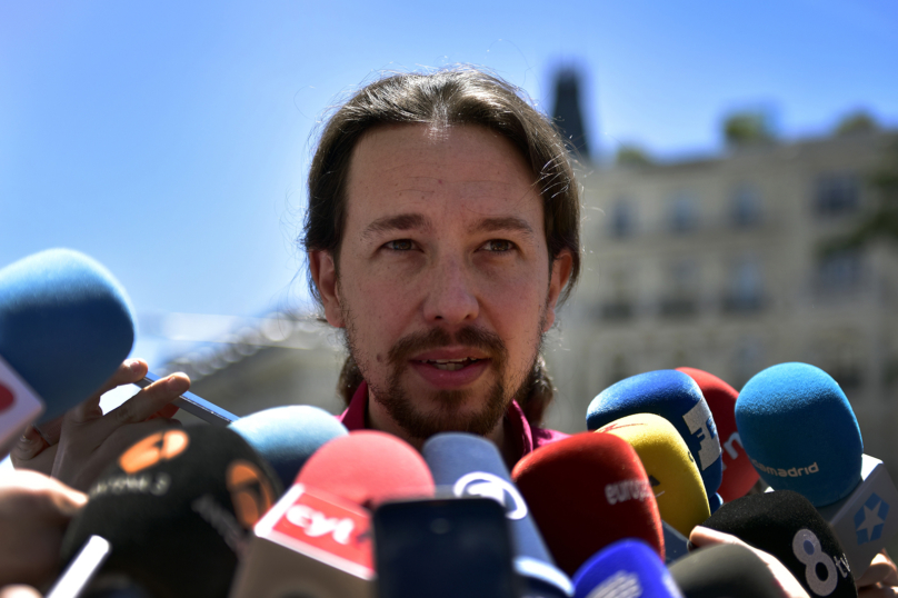 Pablo Iglesias : la caresse et la claque