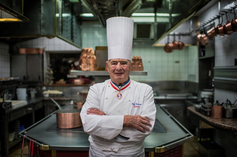 Paul Bocuse rend son tablier