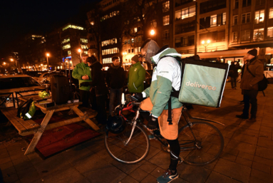 Les « Deliveroo » refusent de pédaler plus pour gagner moins