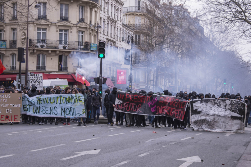 À Paris, la jeunesse « contre Macron et son monde »