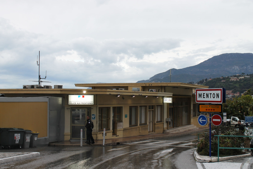 Visite surprise d’élus à la police aux frontières de Menton