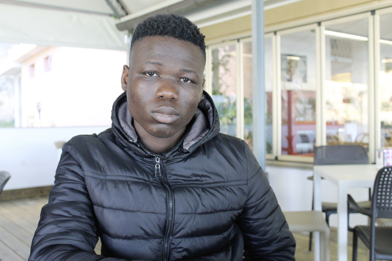 Oscar, mineur étranger isolé : « Un policier a déchiré mon acte de naissance »