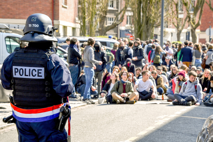 Des CRS en réponse aux étudiants