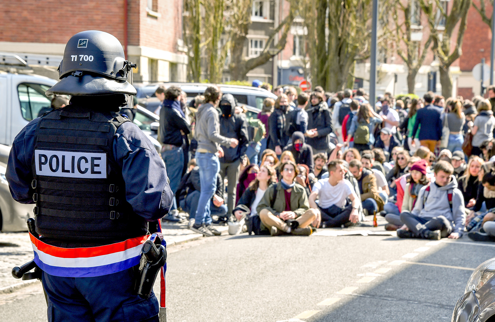 Des CRS en réponse aux étudiants