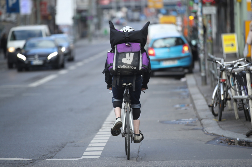 L’État vole au secours d’Uber et de Deliveroo