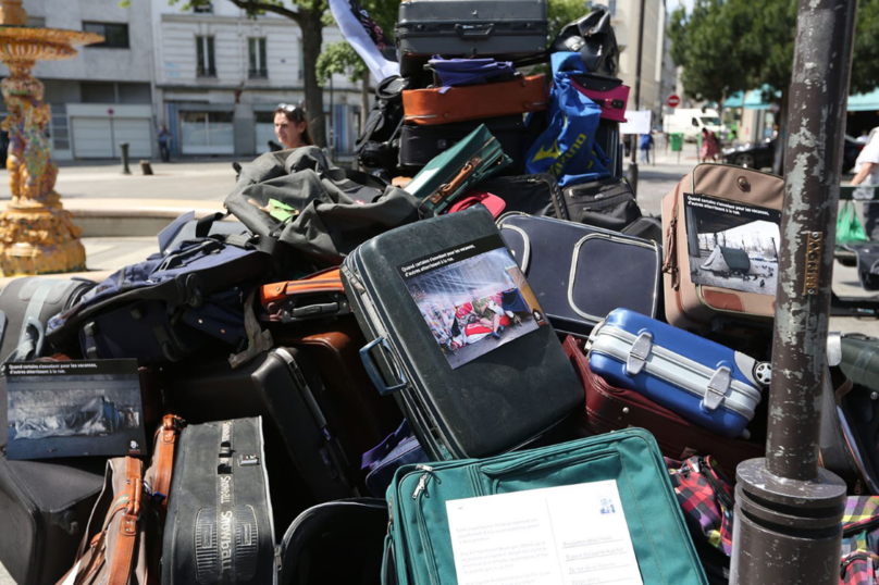 Logement : des valises pour dénoncer les expulsions